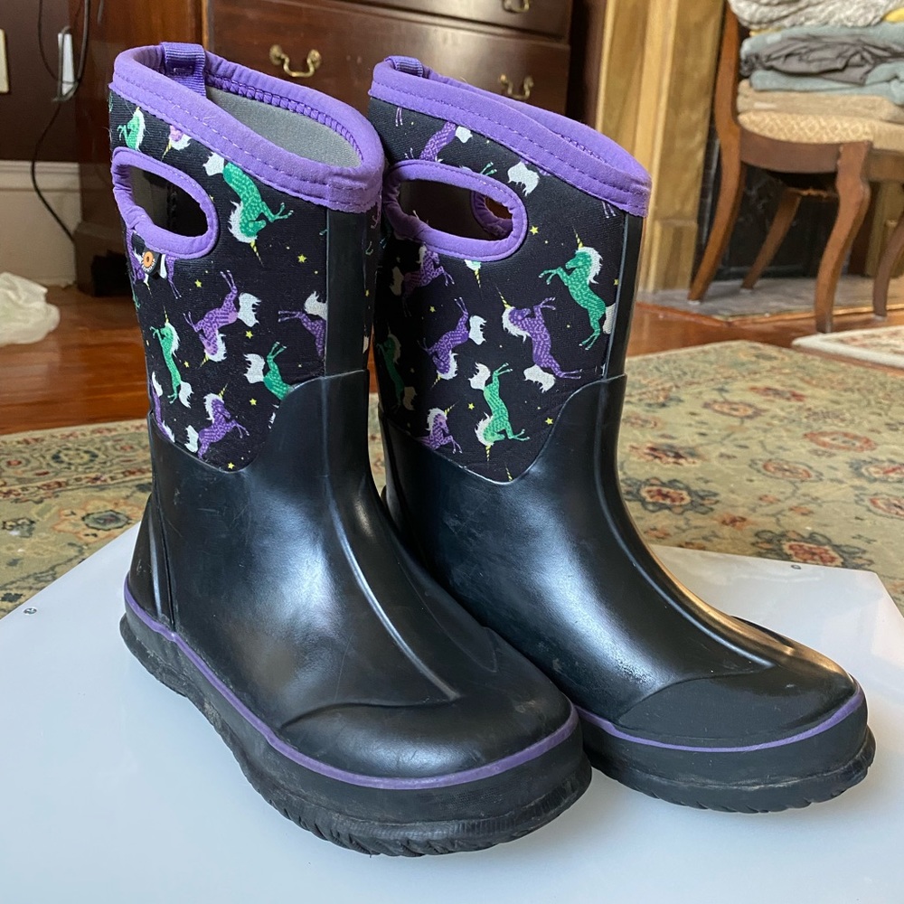 BOGS winter/rain boots size Youth 3 with Unicorn print.